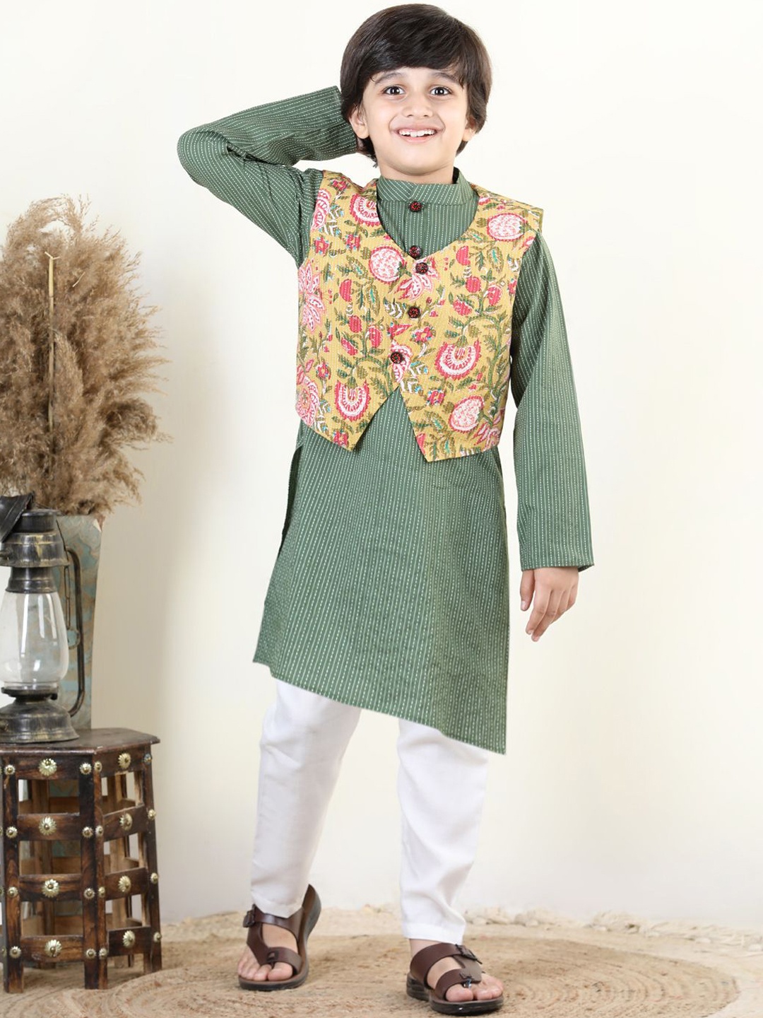 

Sangria Green Boys Striped Kantha Work Pure Cotton Kurta With Pyjamas & Jacket