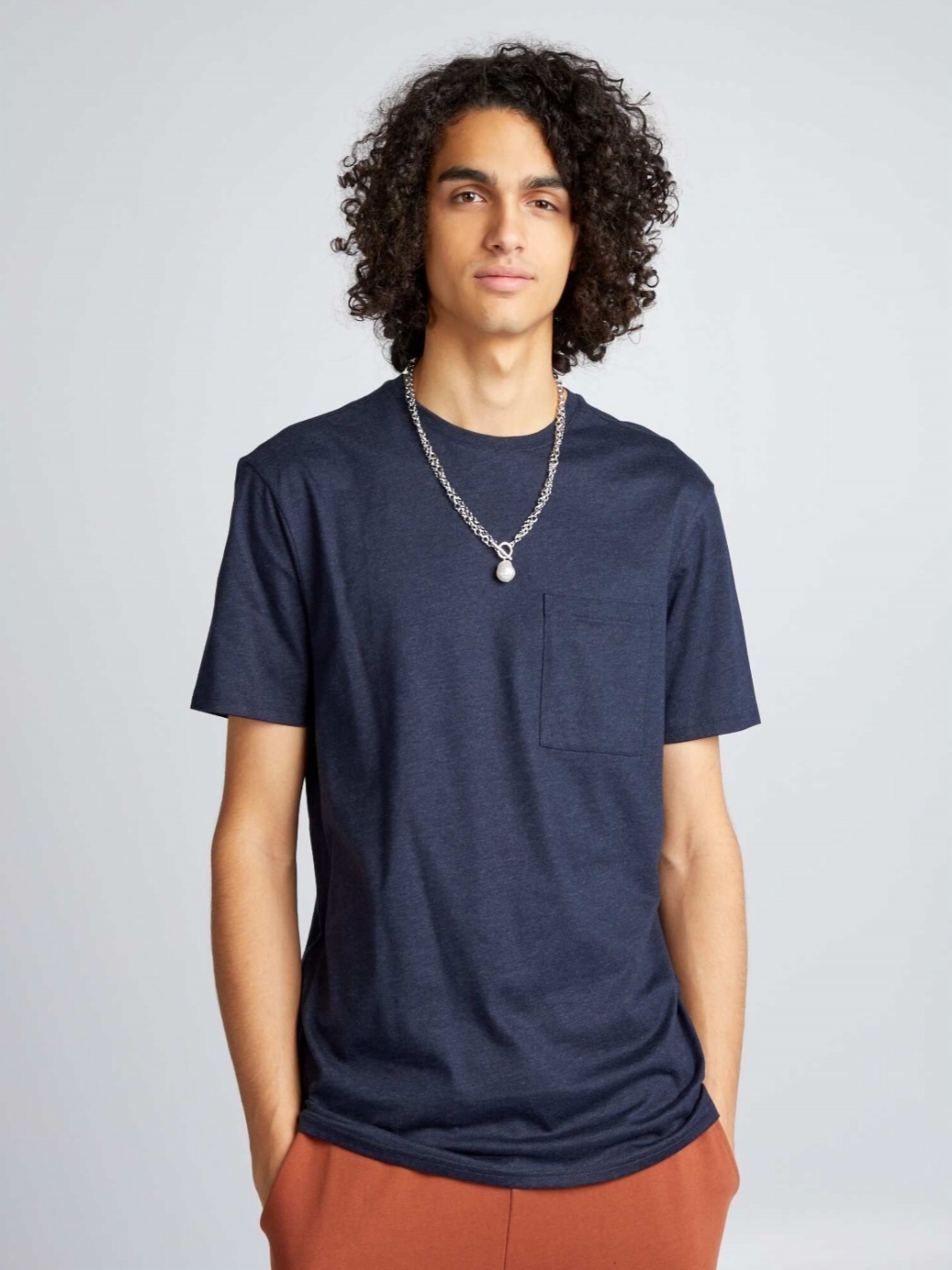 

KIABI Men Solid Round Neck Pockets T-shirt, Navy blue