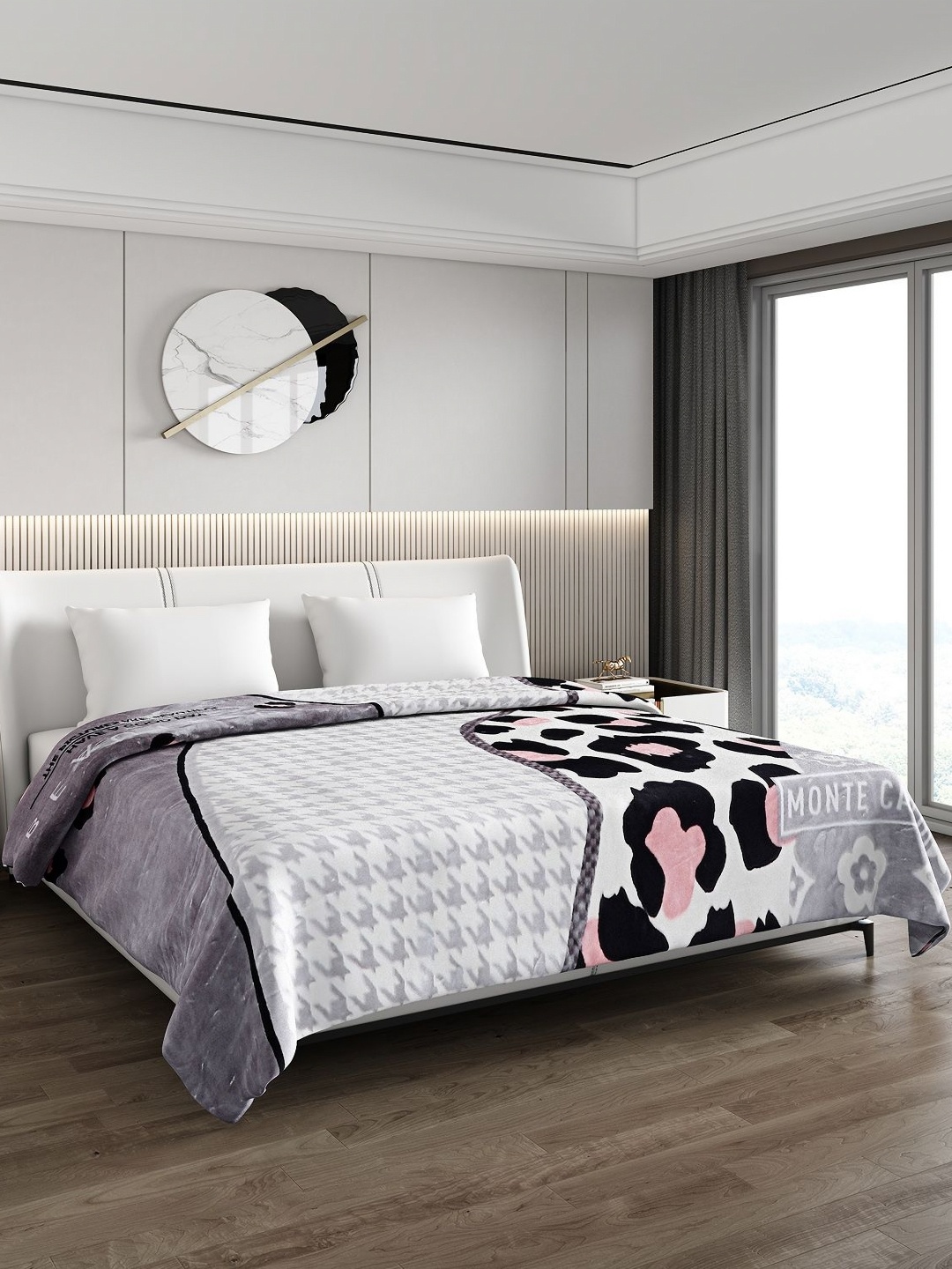 

Monte Carlo White & Grey Geometric Heavy Winter 800 GSM Double Bed Blanket