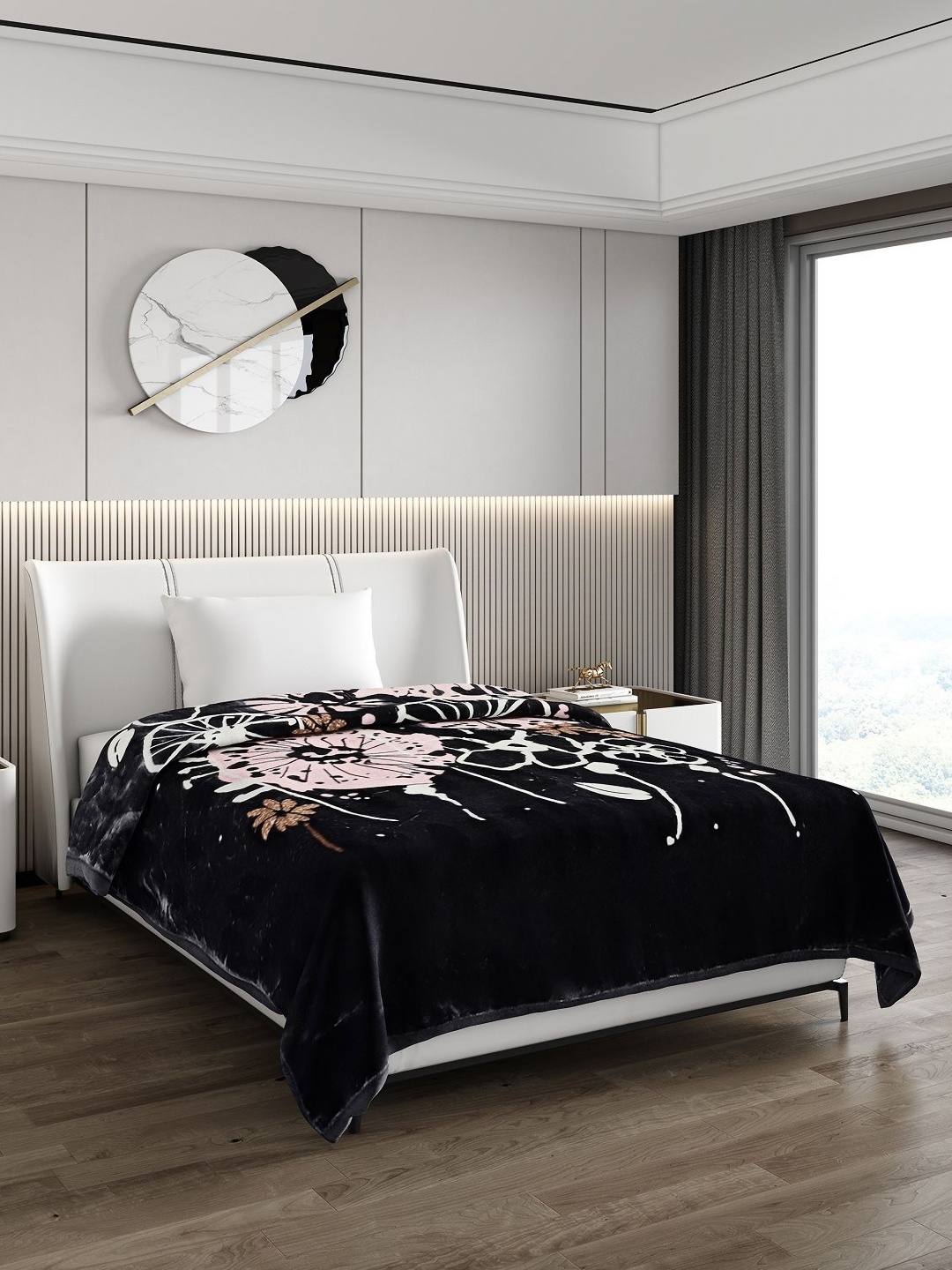 

Monte Carlo Black & White Floral Printed 850 GSM Mild Winter Single Bed Blanket