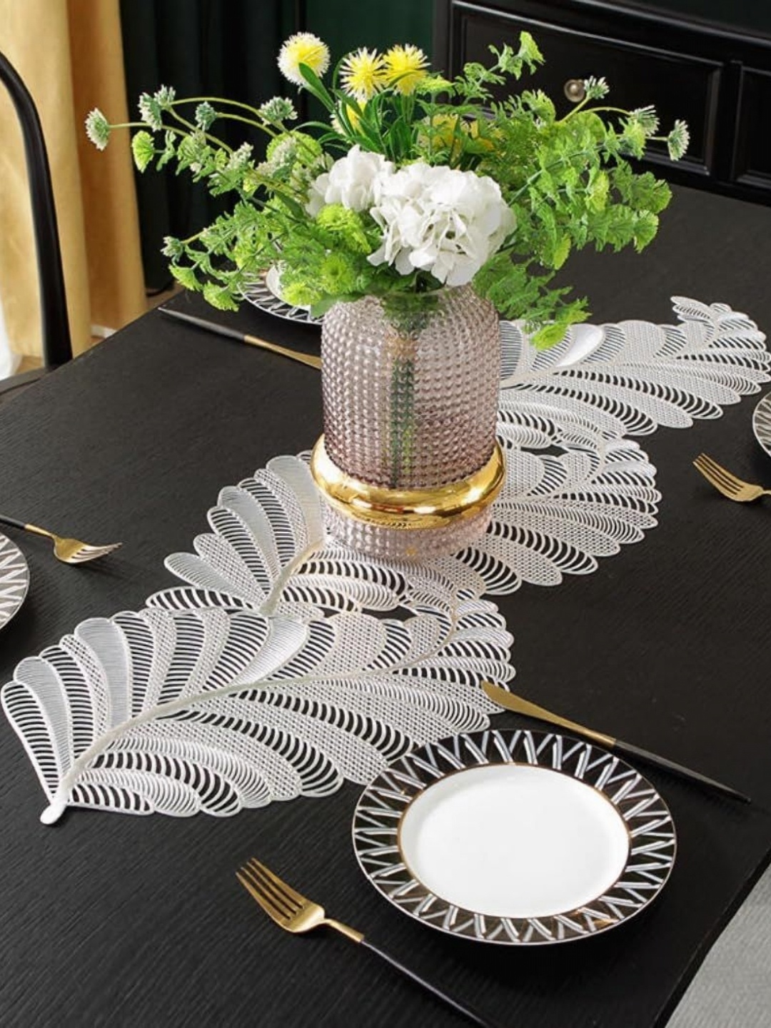 

GROKI White Floral Textured Table Runner