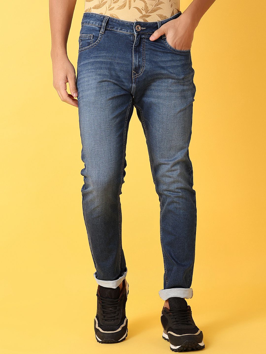 

V-Mart Men Slim Fit Mid Rise Light Fade Stretchable Jeans, Blue