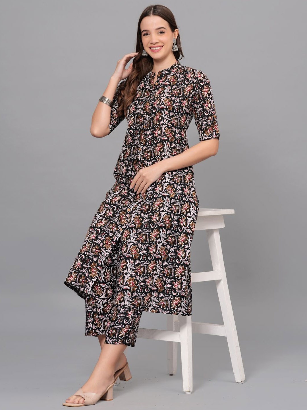 

SIJOPA Floral Printed Mandarin Collar A Line Kurta with Trousers, Black
