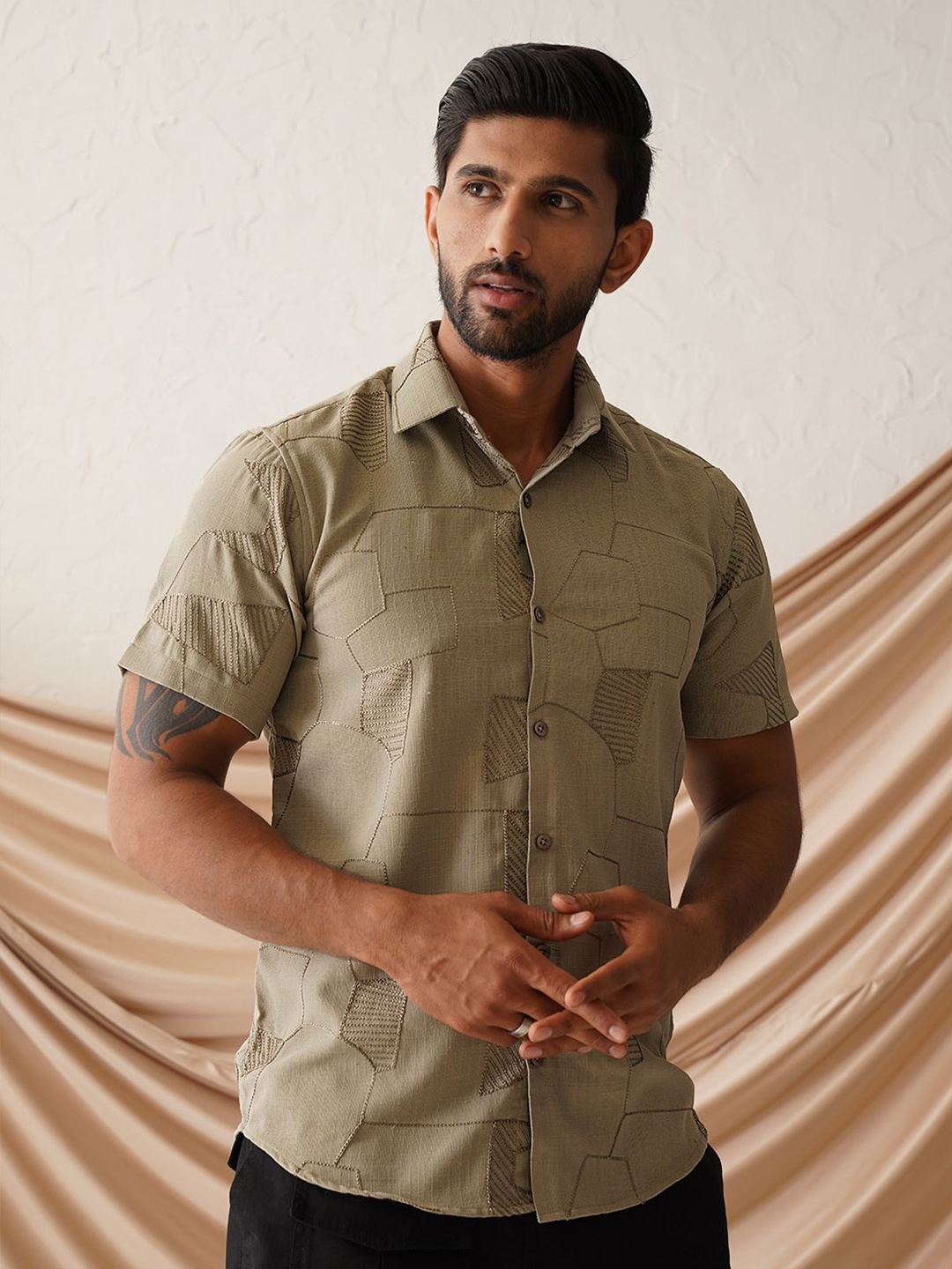 

Indian Needle Men Classic Spread Collar Solid Cotton Casual Shirt, Beige