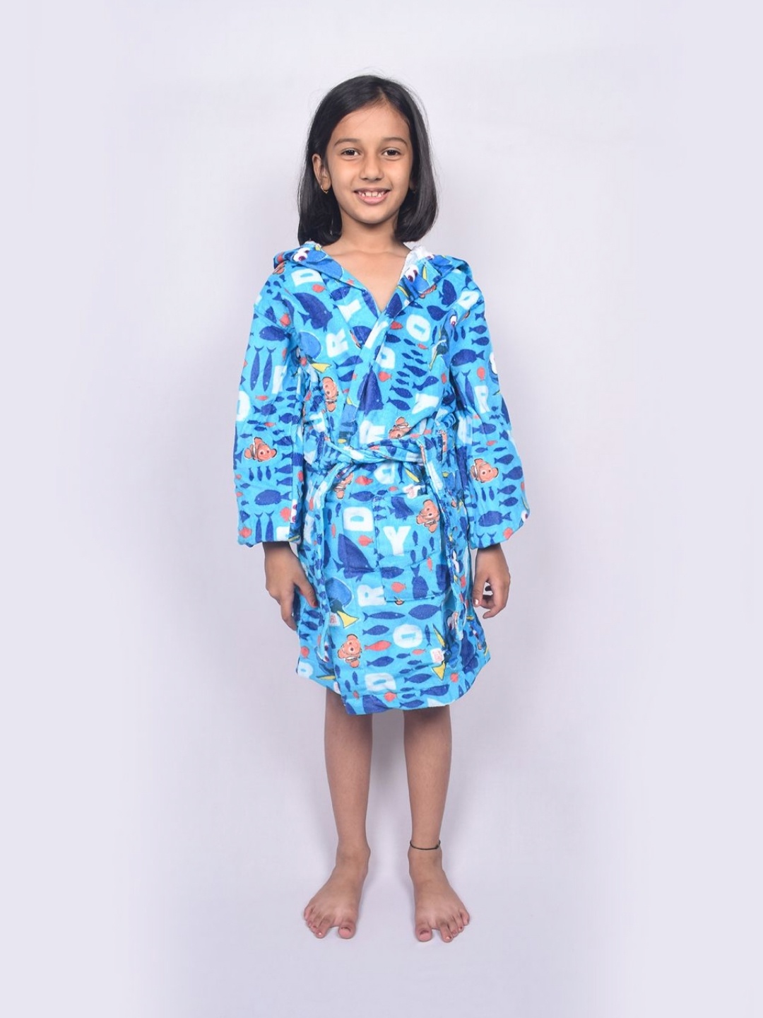 

SPACES Girls Blue & White Dory Printed Pure Cotton 380 GSM Hooded Bath Robe
