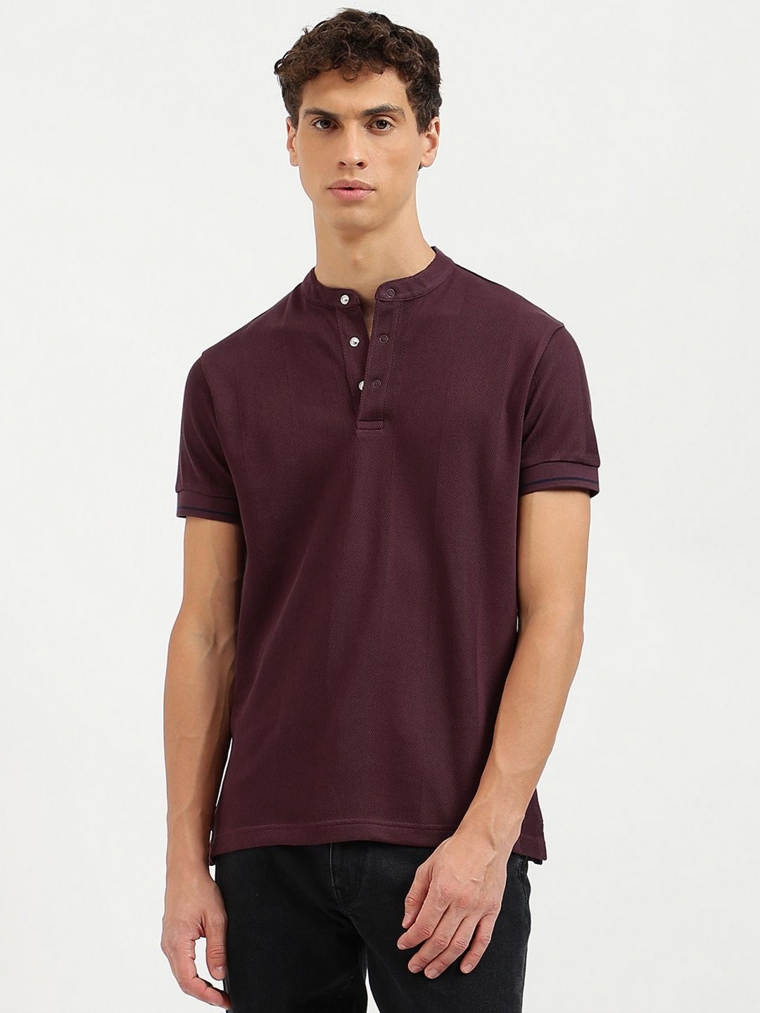 

United Colors of Benetton Men Mandarin Collar Pure Cotton Pockets T-shirt, Maroon