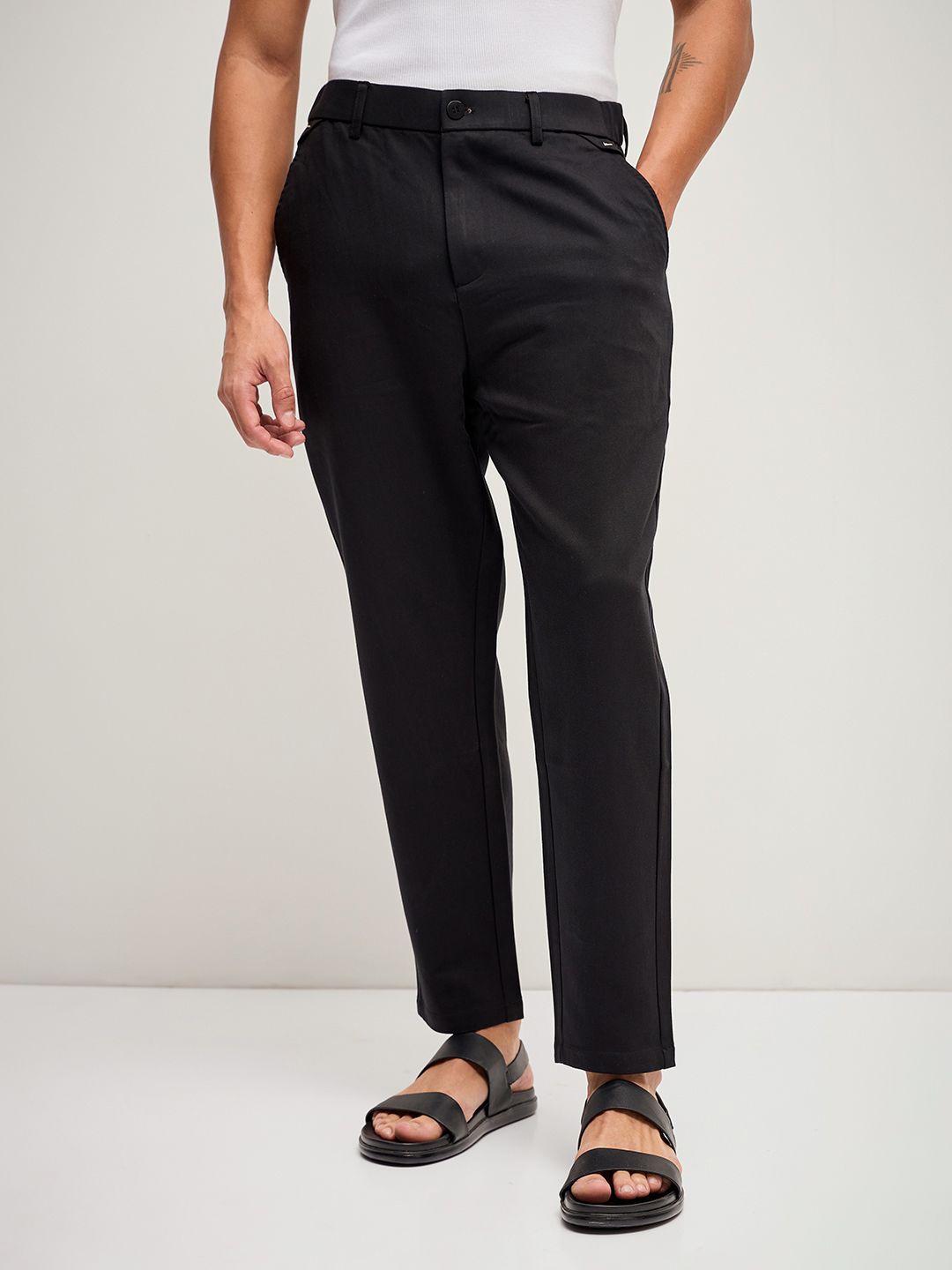 

THE BEAR HOUSE Men Solid Regular Fit Casual Trouser, Black