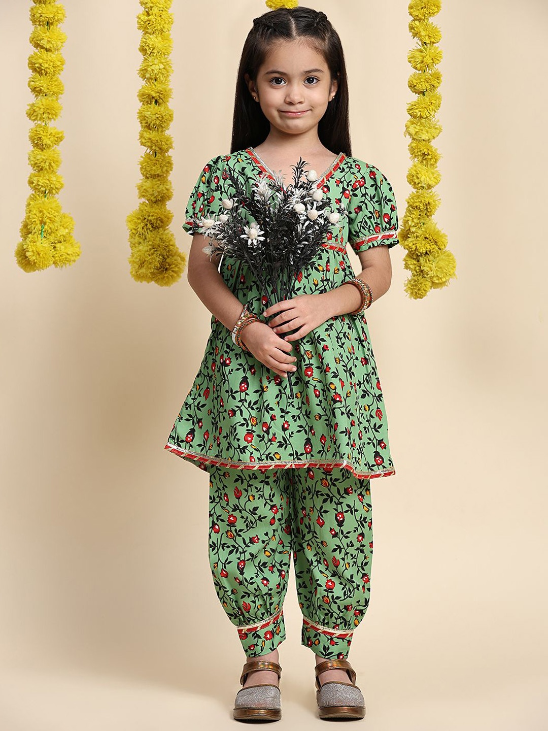 

Cutiekins Girls Floral Printed Puffed Sleeves Empire Gotta Patti A-Line Kurta With Salwar, Green