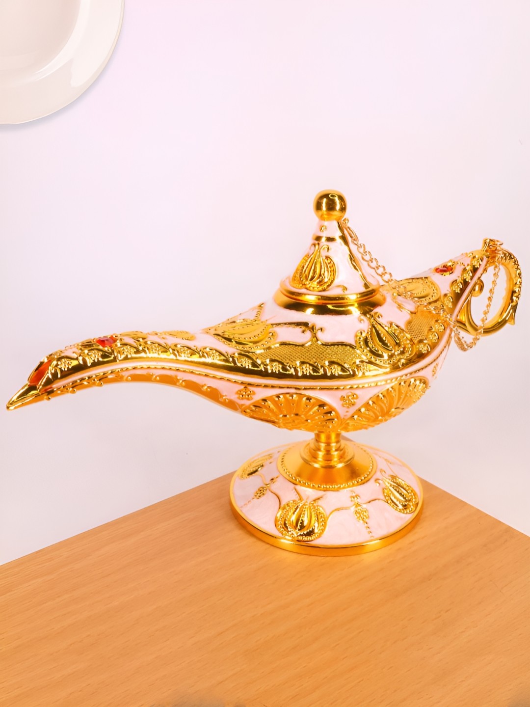 

Elegant Lifestyle Gold-Toned Vintage Aladdin Chirag Showpiece