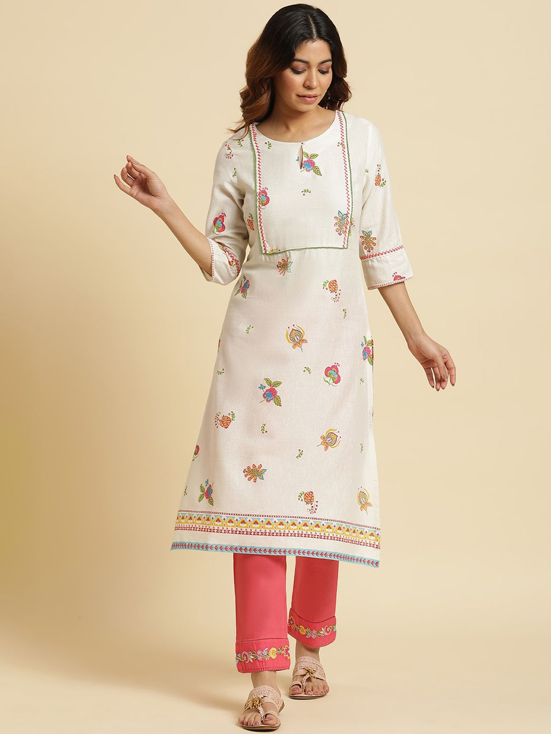 

W White Floral Printed Thread Work Straight Kurta