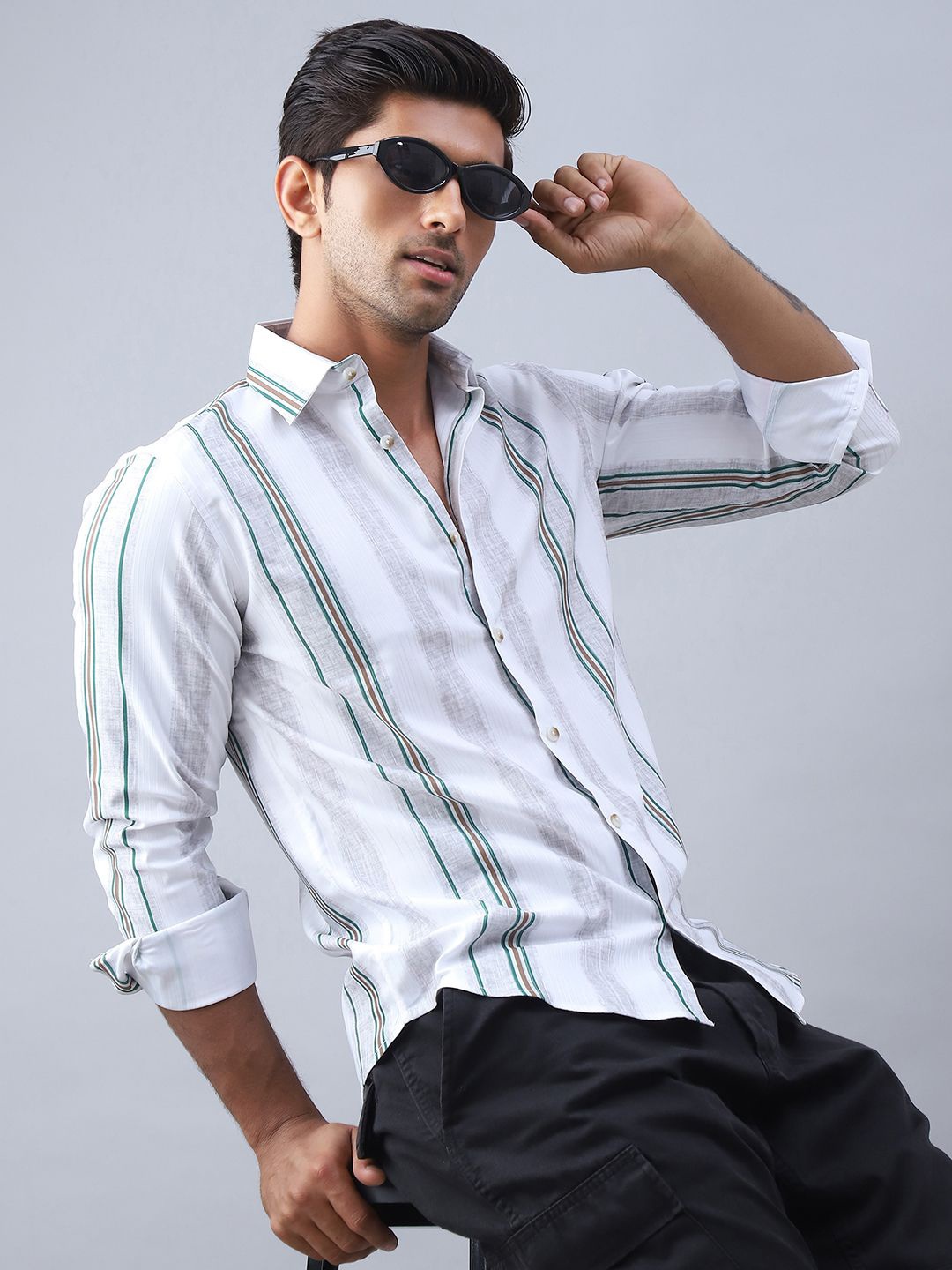 

Indian Needle Men Classic Spread Collar Vertical Striped Cotton Casual Shirt, Off white