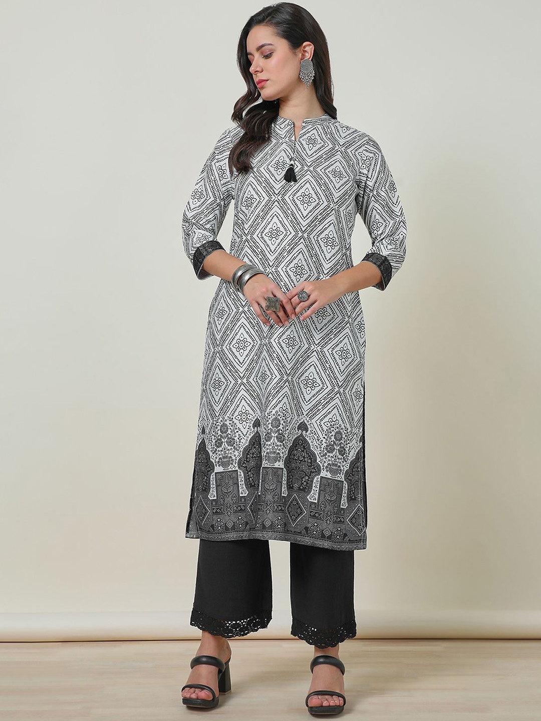

Soch Women Bandhani Print Kurta With Tassels, Off white