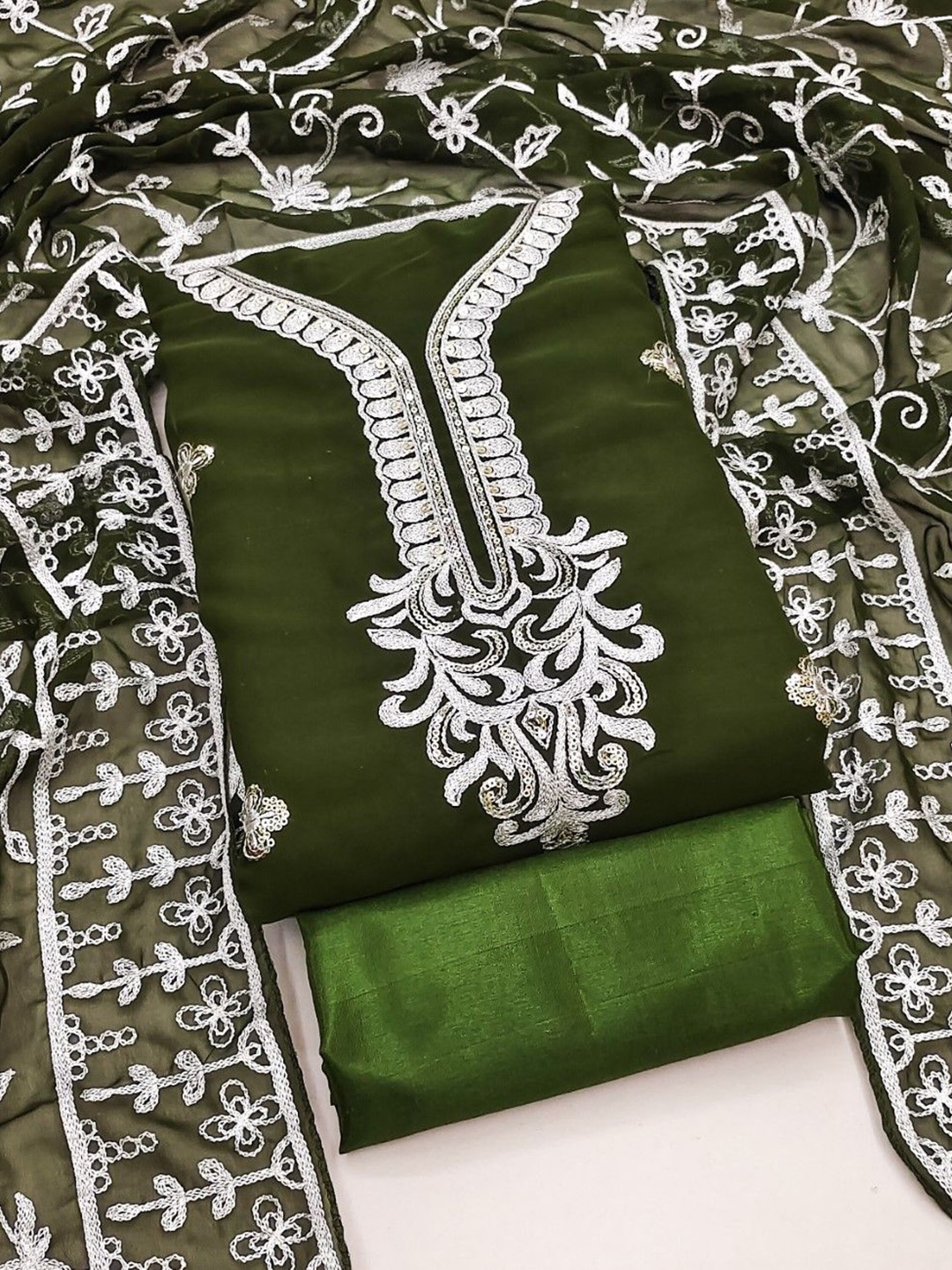 

Panzora Floral Embroidered Sequinned Unstitched Dress Material, Green