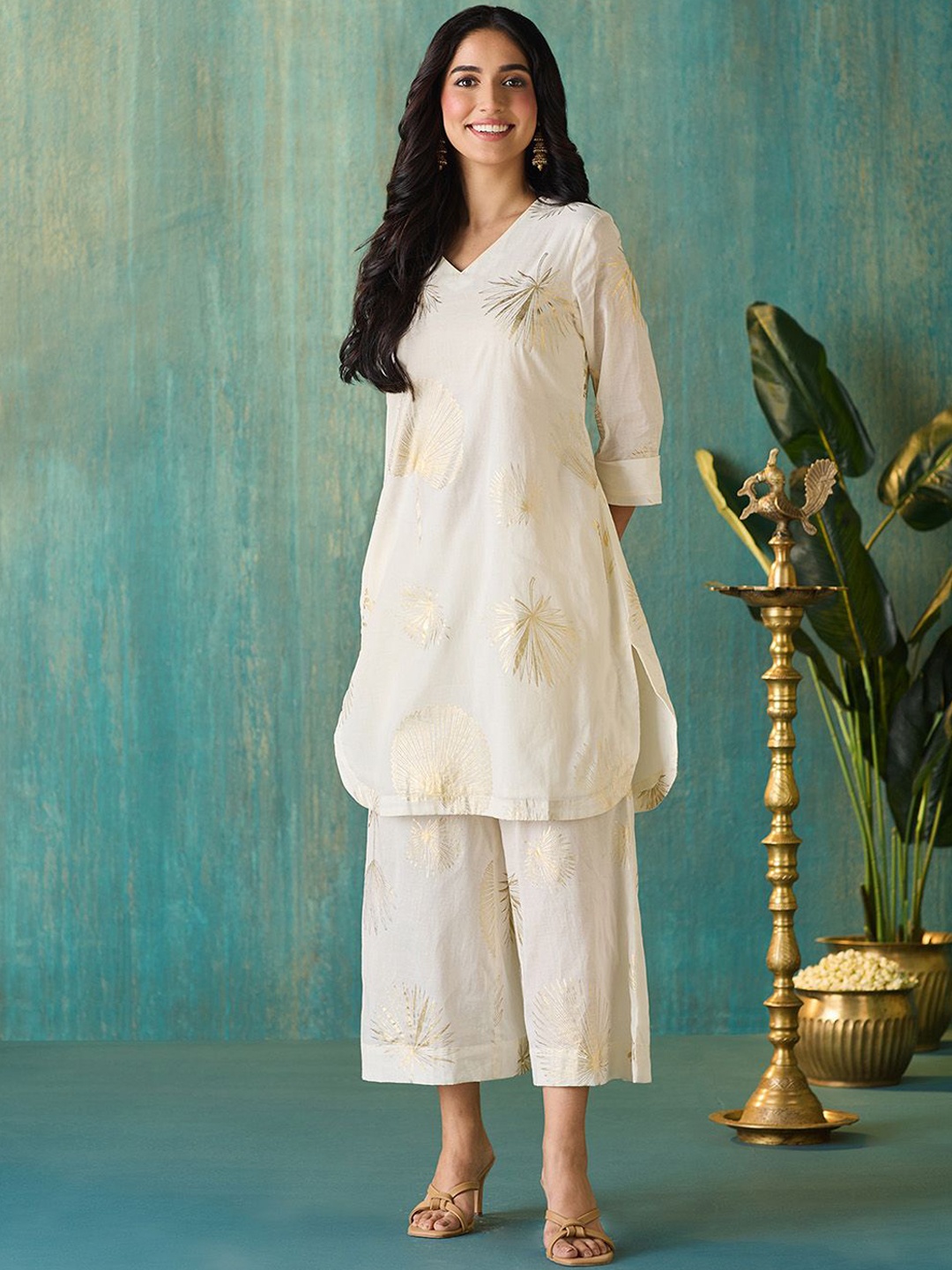 

Likha Floral Printed Straight Kurta with Palazzos, White