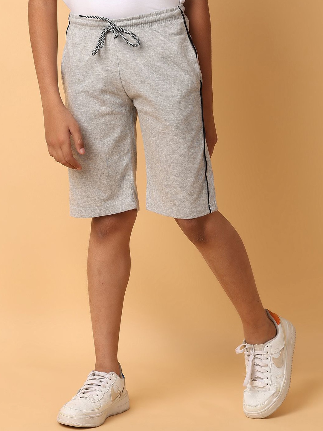 

V-Mart Boys Regular Fit Shorts, Grey melange