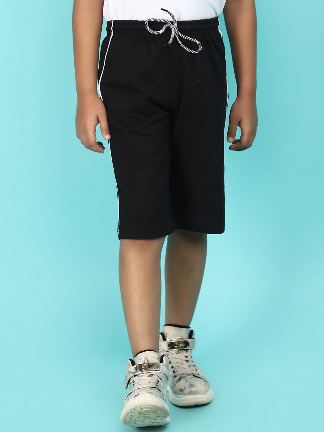 

V-Mart Boys Mid-Rise Regular Fit Shorts, Black