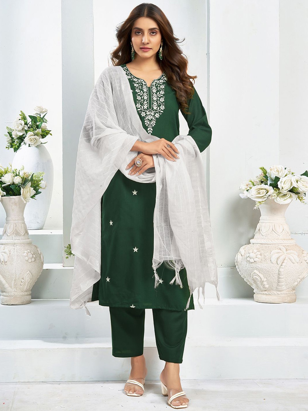 

SKYLEE Green Floral Embroidered Thread Work Straight Kurta with Trousers & With Dupatta