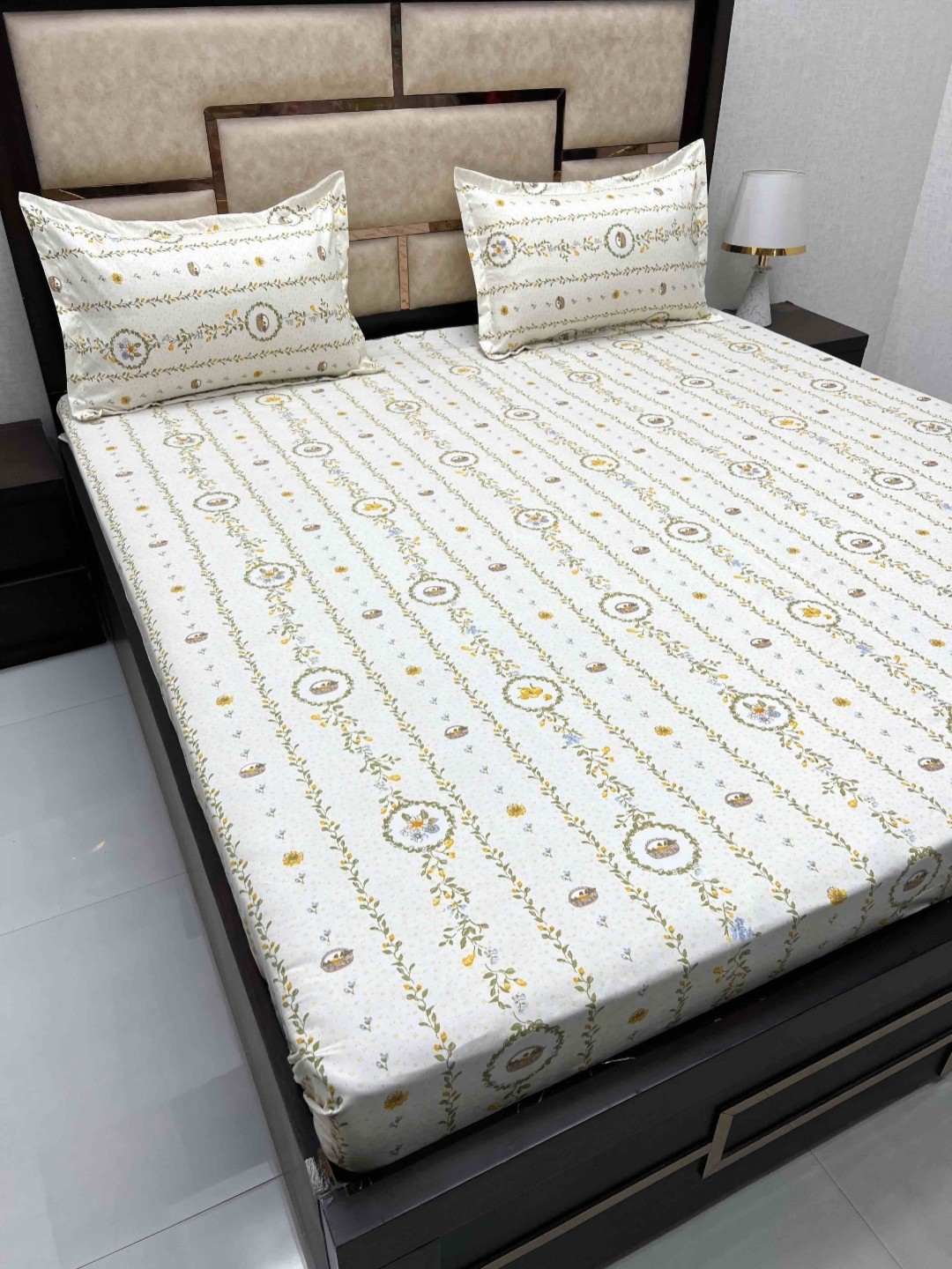 

Pure Decor Queen Size Double Bed Bedsheet With 2 Pillow Covers 2.28m X 2.54m, White