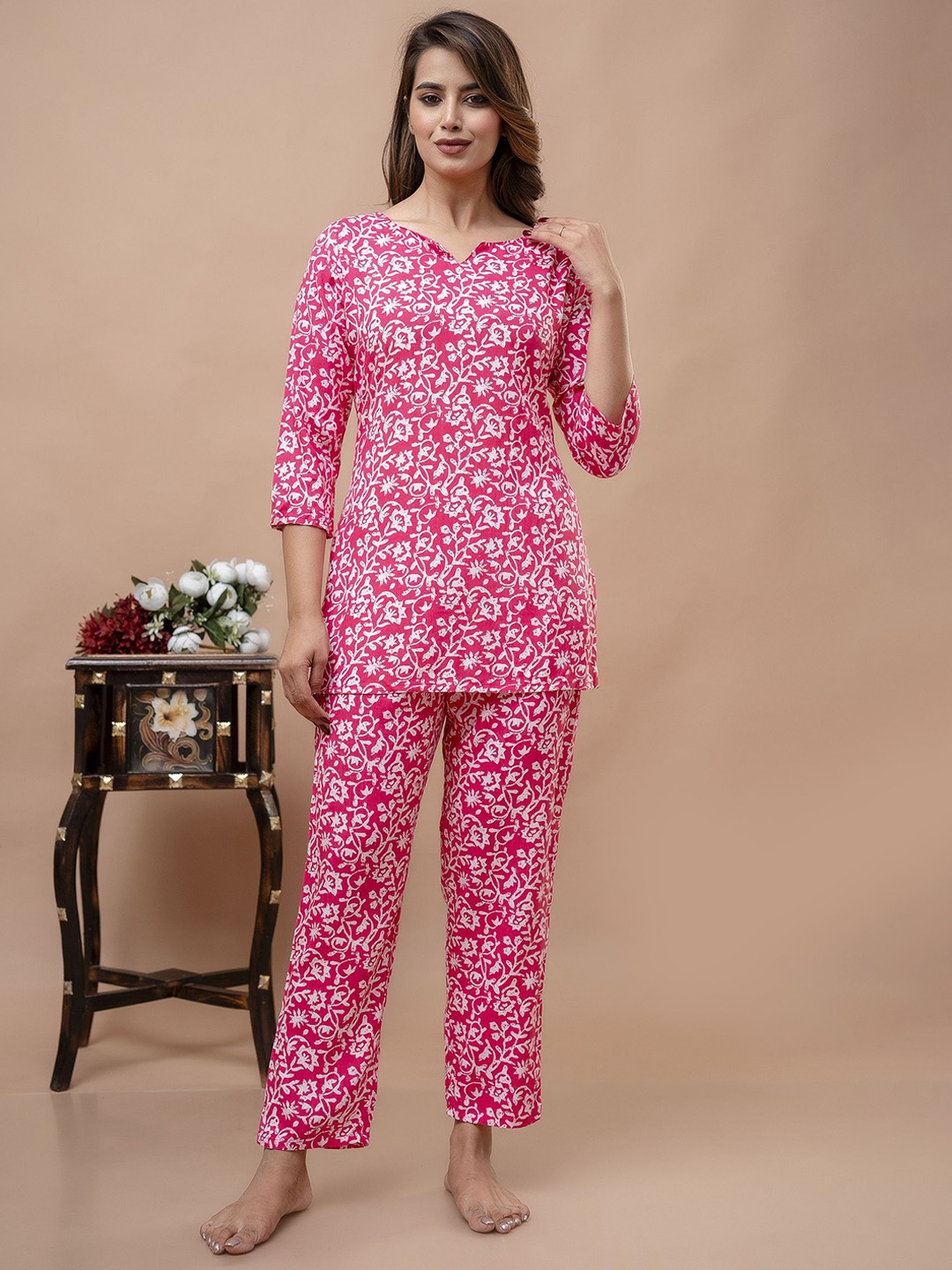 

Shedika Women Printed Night suit, Pink