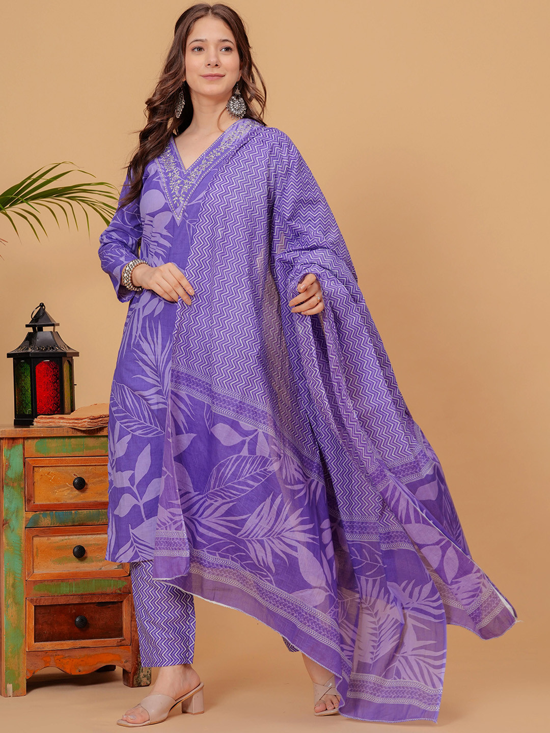 

DORIYA Women Floral Printed Regular Kurta with Trousers & With Dupatta, Purple