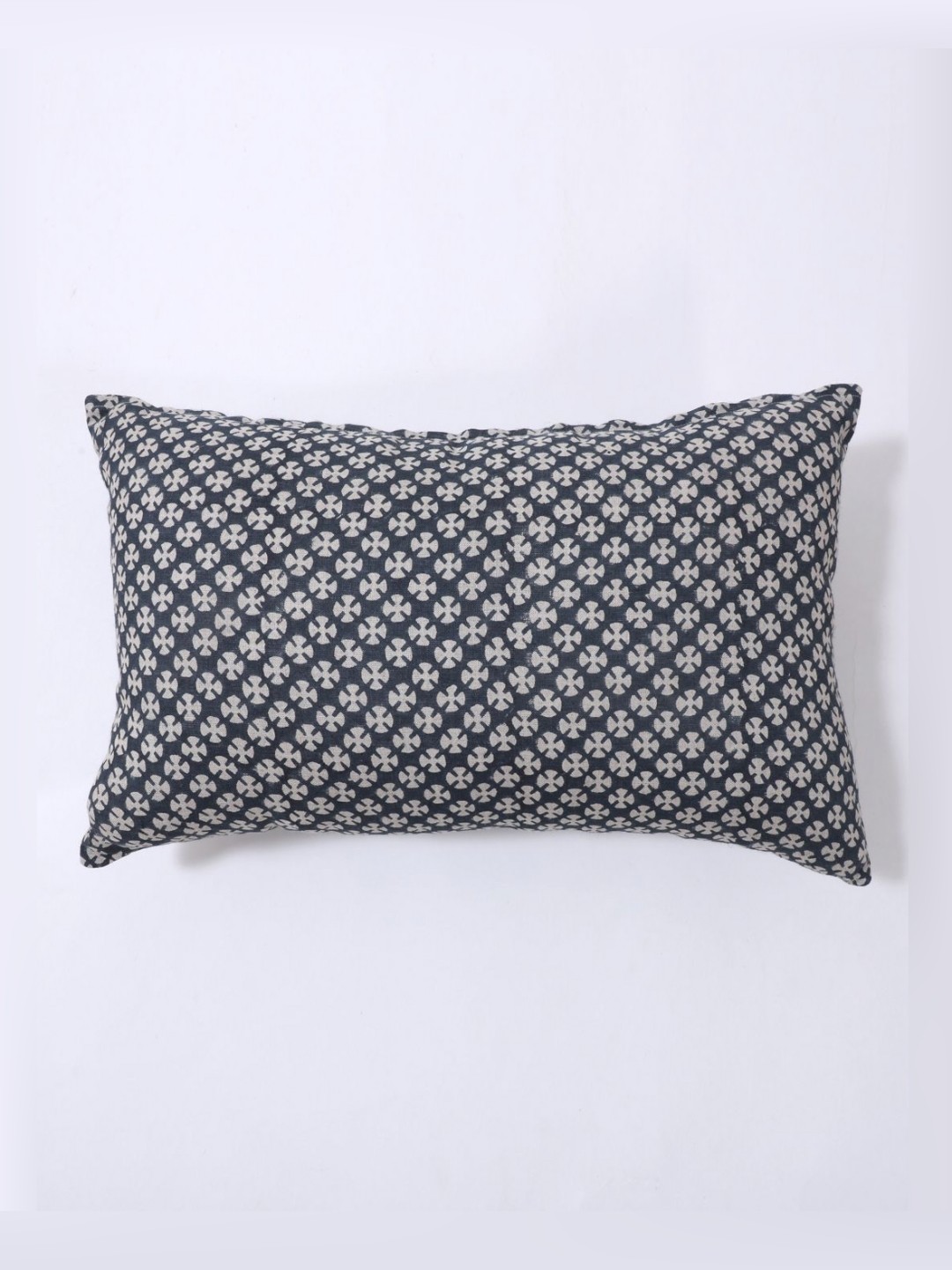 

Art Avenue Grey & Cream-Coloured Geometric Linen Rectangle Cushion Covers