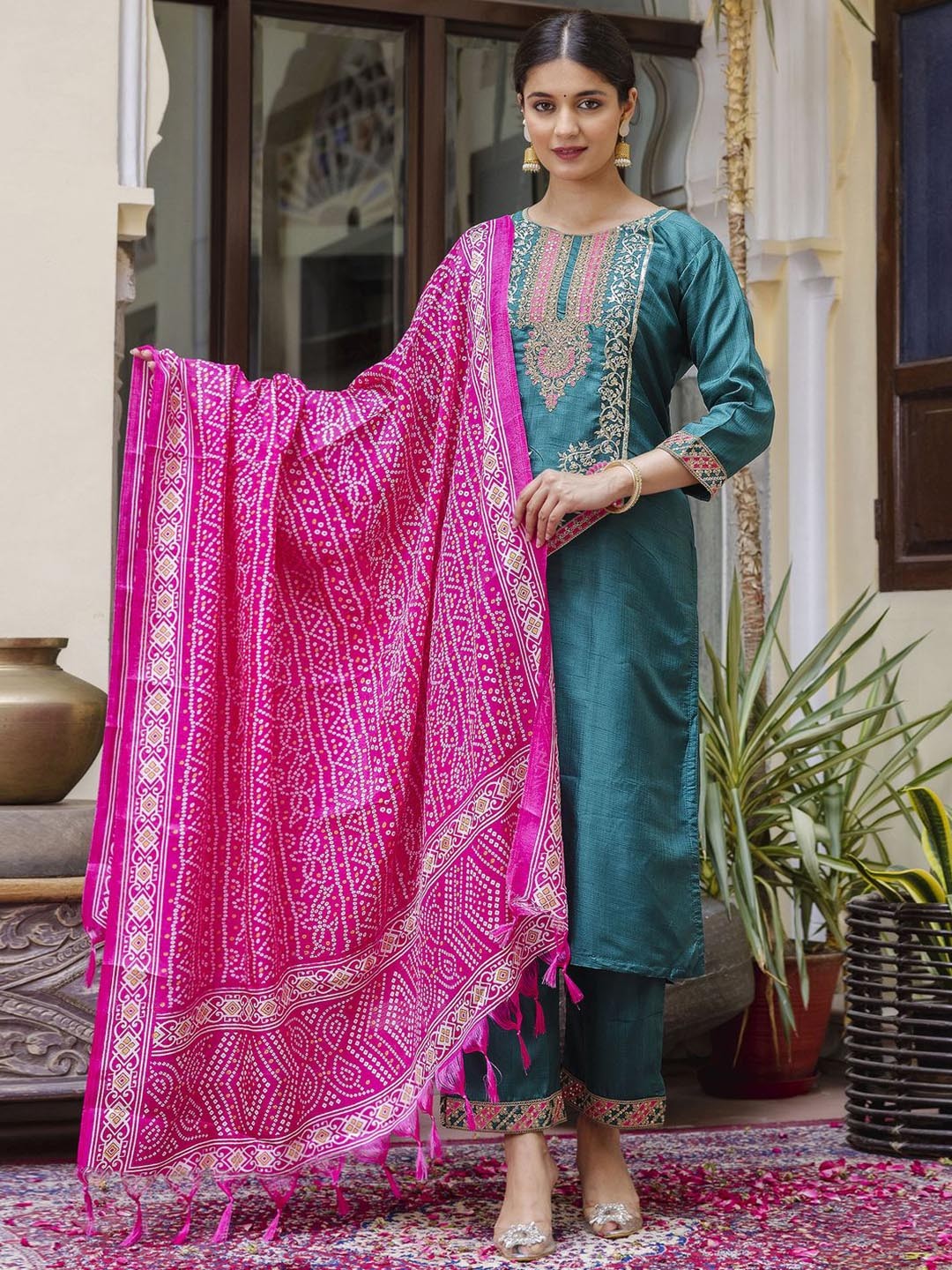 

VredeVogel Ethnic Motifs Embroidered Sequinned Straight Kurta & Trousers With Dupatta, Green