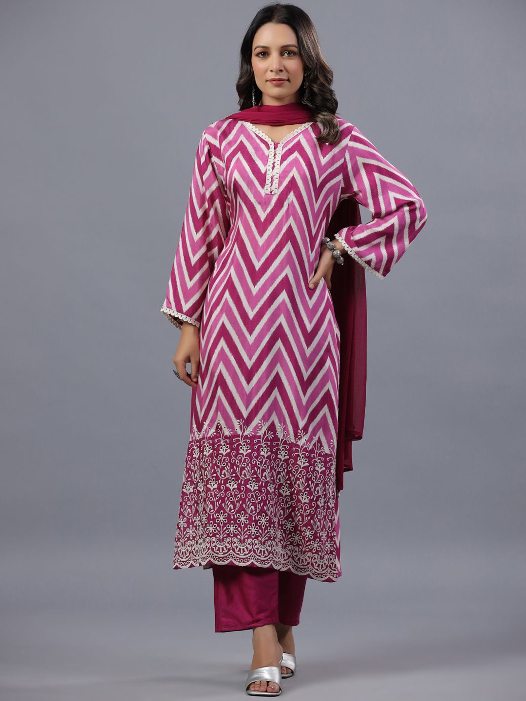 

Amchoor Chevron Printed V-Neck Regular Straight Kurta With Trousers & Dupatta, Purple