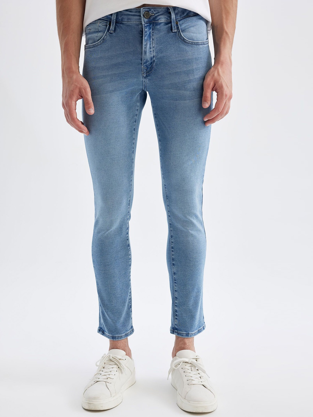 

DeFacto Men Slim Fit Mid-Rise Light Fade jeans, Blue