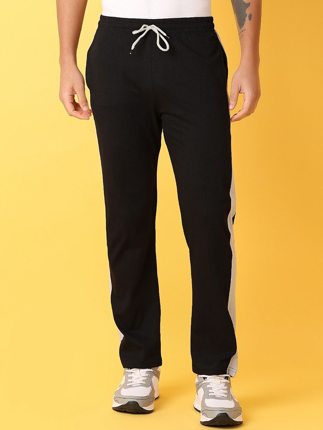 

V-Mart Men Mid-Rise Track Pants, Black