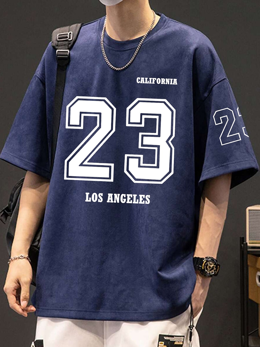 

TABADTOD Men Varsity Colourblocked V-Neck Applique T-shirt, Navy blue