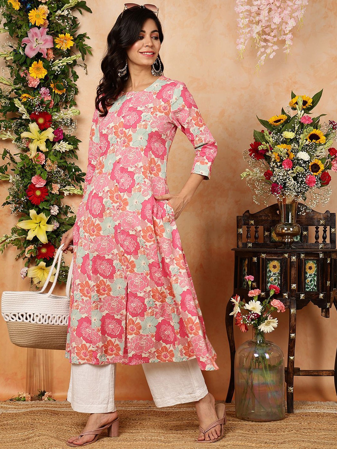 

KIMAYRA Floral Printed Round Neck A-Line Kurta, Pink