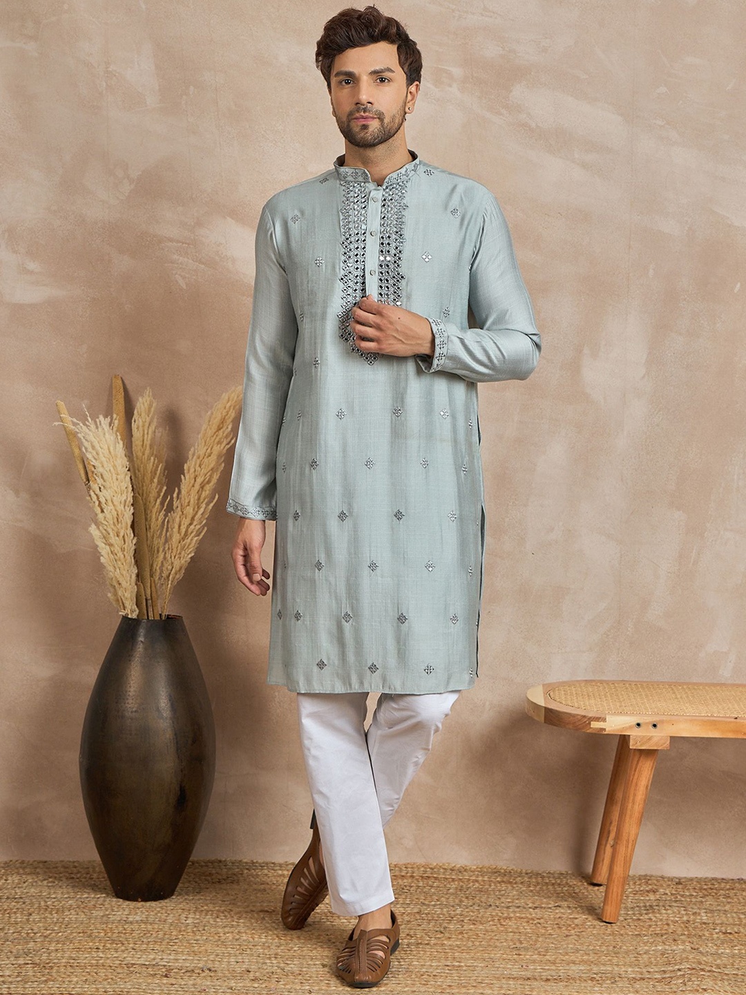 

Anouk Geometric Embroidered Mandarin Collar Straight Kurta, Grey