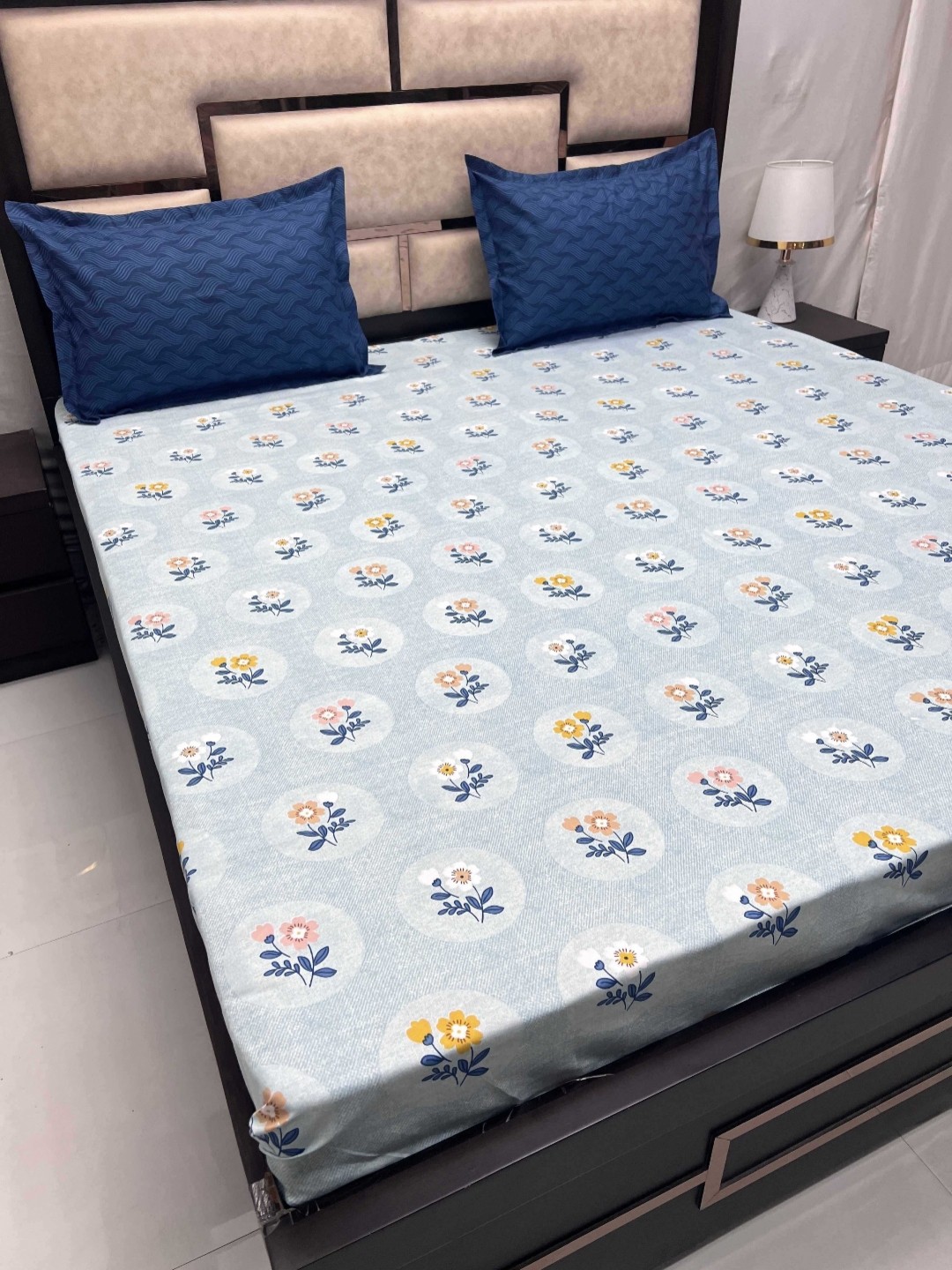 

Pure Decor manor Blue Cotton Floral Fitted 260 TC King Bedsheet with 2 Pillow Covers