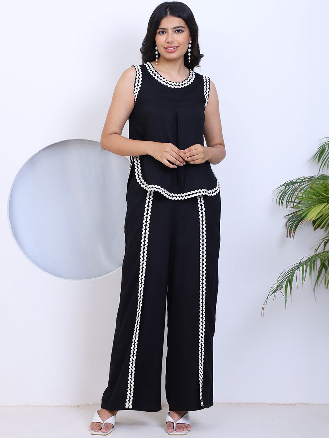

DEEBACO Round Neck Sleeveless Top & Palazzos, Black