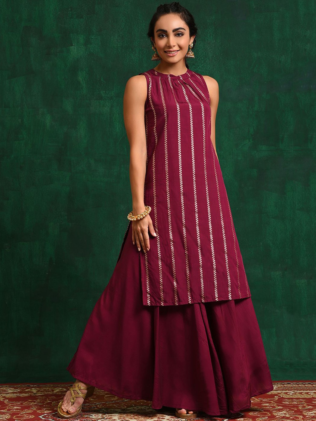 

Sangria Round Neck Woven Design Straight Kurta With Skirt, Burgundy