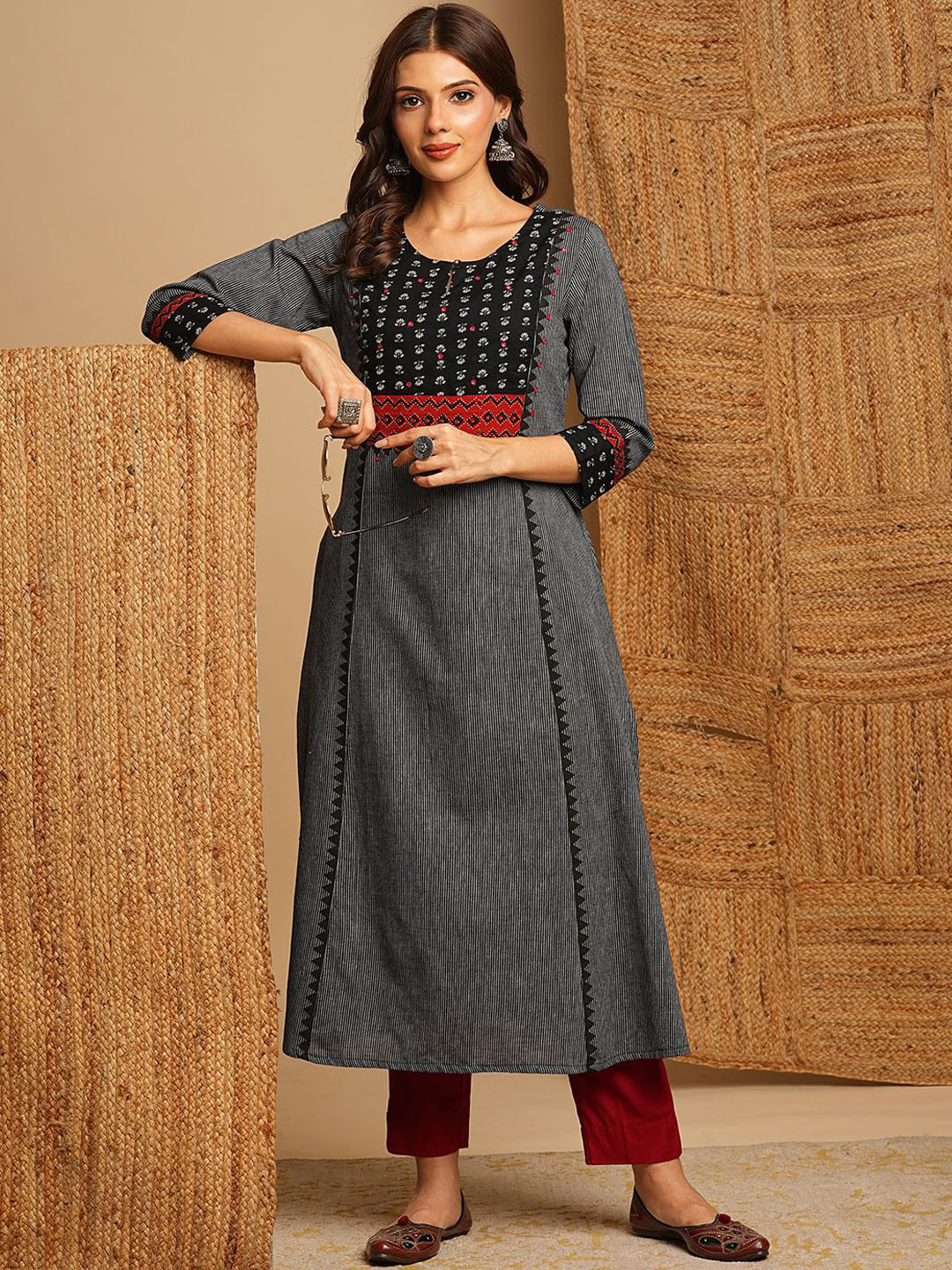 

KAMI KUBI Women Floral Yoke Design Pure Cotton Kurta, Black