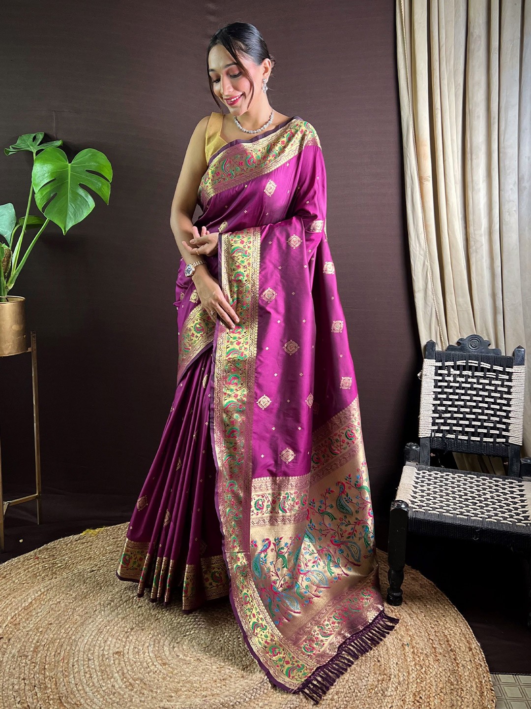 

HEER FASHION Ethnic Motifs Zari Silk Blend Paithani Magenta Saree