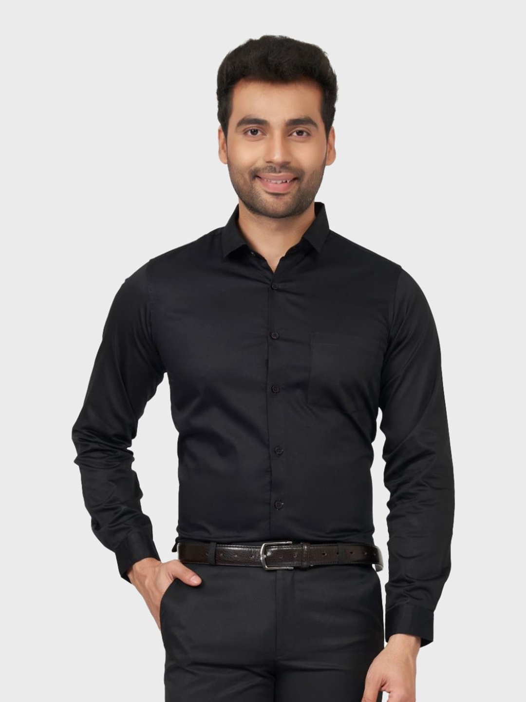 

MANTICORE Men Solid Slim Fit Cutaway Collar Pocket Formal Shirt, Black