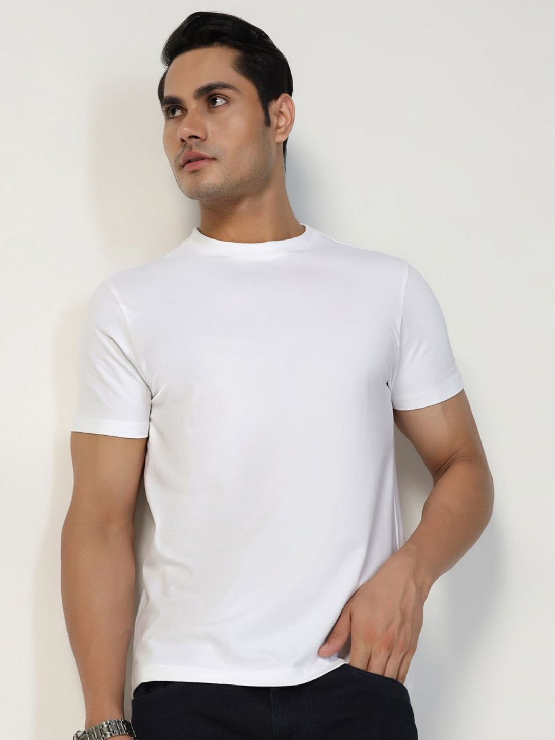 

Blackberrys Men Solid Round Neck Cotton Slim Fit T-shirt, White