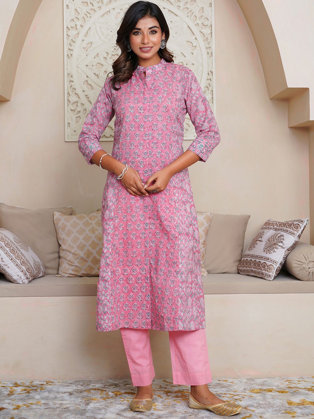 

JAIPURIBANNO Floral Printed Mandarin Collar Pure Cotton Straight Kurta, Pink