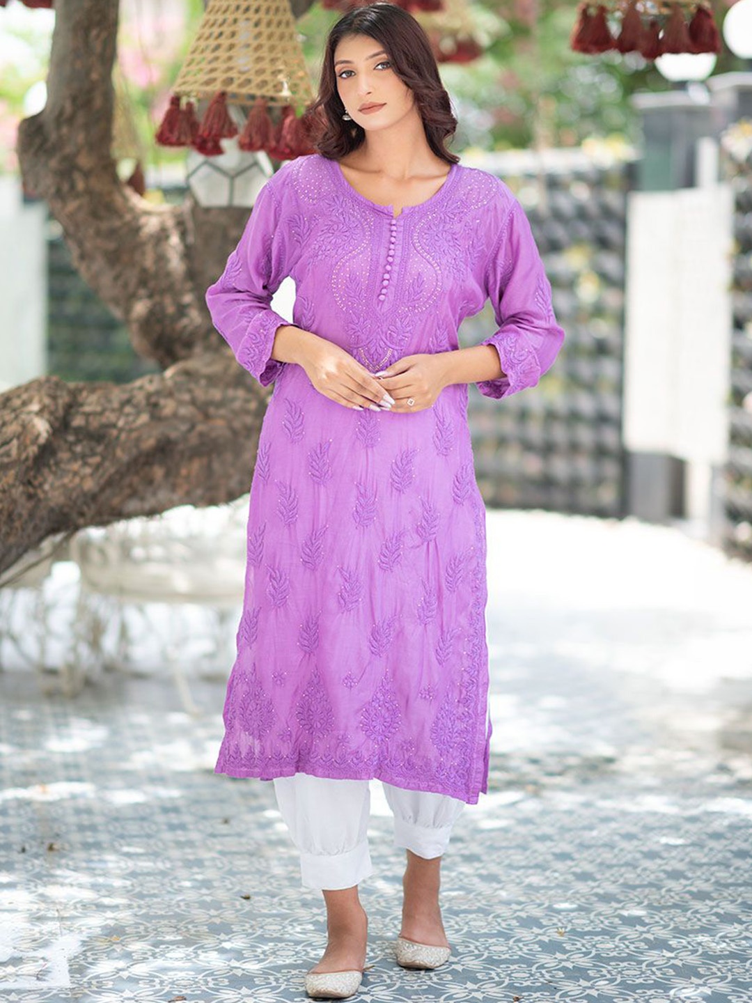 

Rangreza Ethnic Notch Neck Embroidered Straight Kurta, Lavender