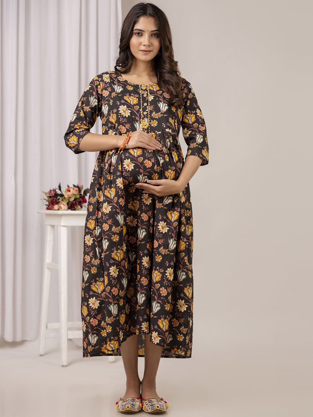 

Henal Floral Printed Round Neck Gathered Fit & Flare Maternity Dress, Black