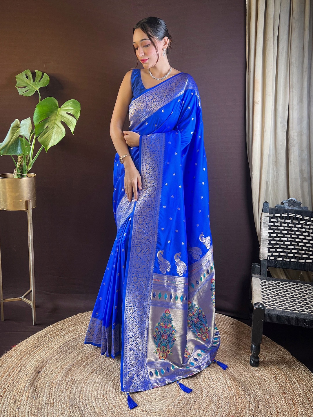 

HEER FASHION Ethnic Motifs Zari Silk Blend Paithani Royal Blue Saree