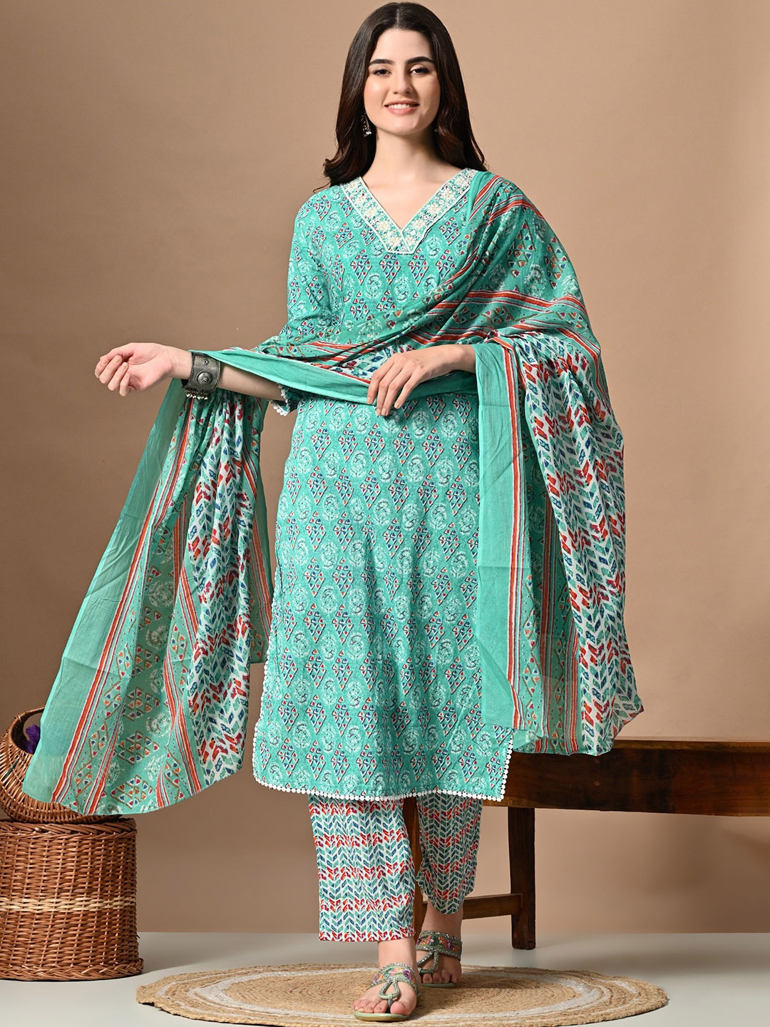 

DORIYA Women Ethnic Motifs Printed Regular Thread Work Kurta with Palazzos & With Dupatta, Green