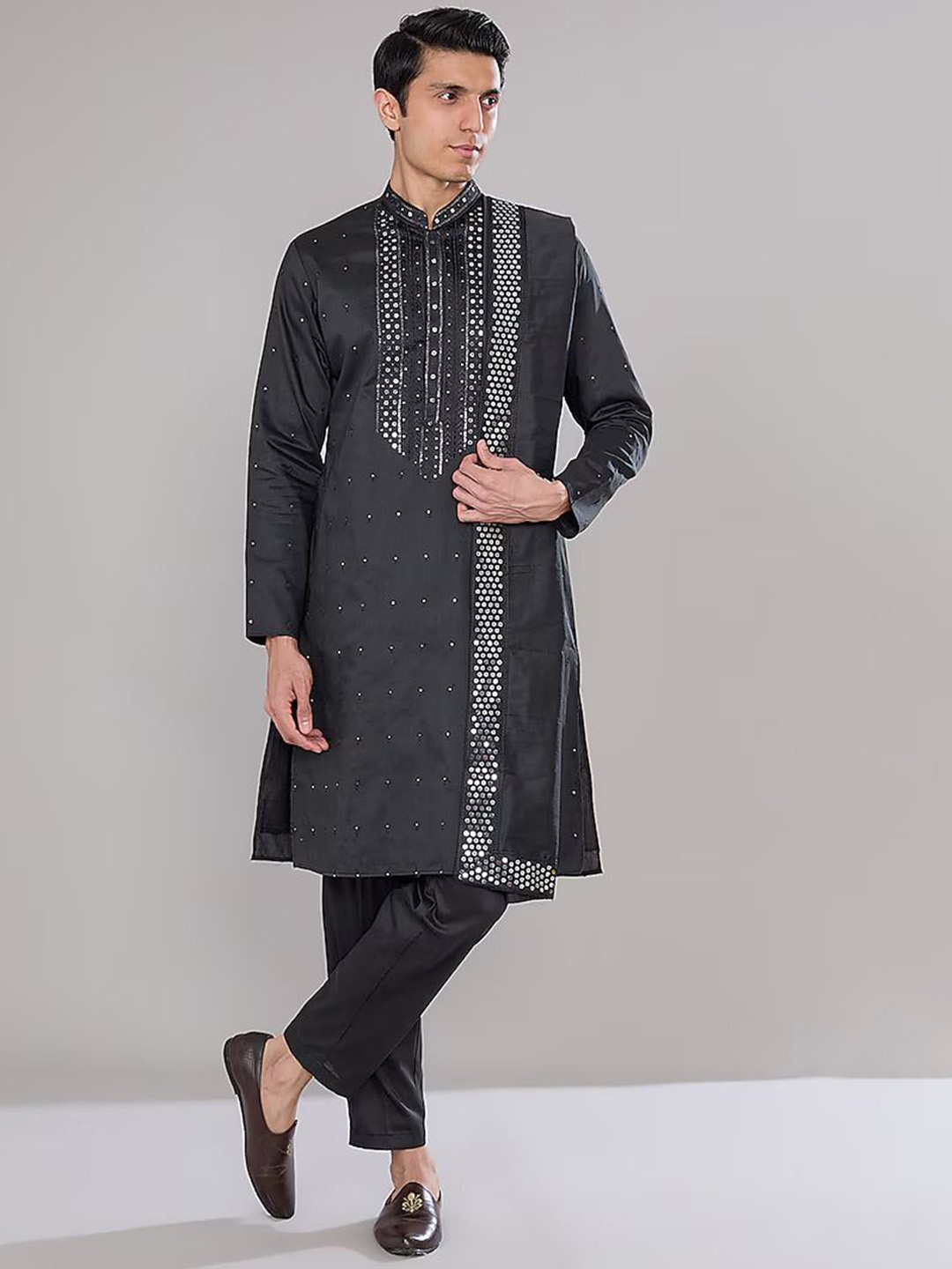 

RNG Safawala Floral Embroidered Raw Silk Mandarin Collar Kurta with Trousers, Black