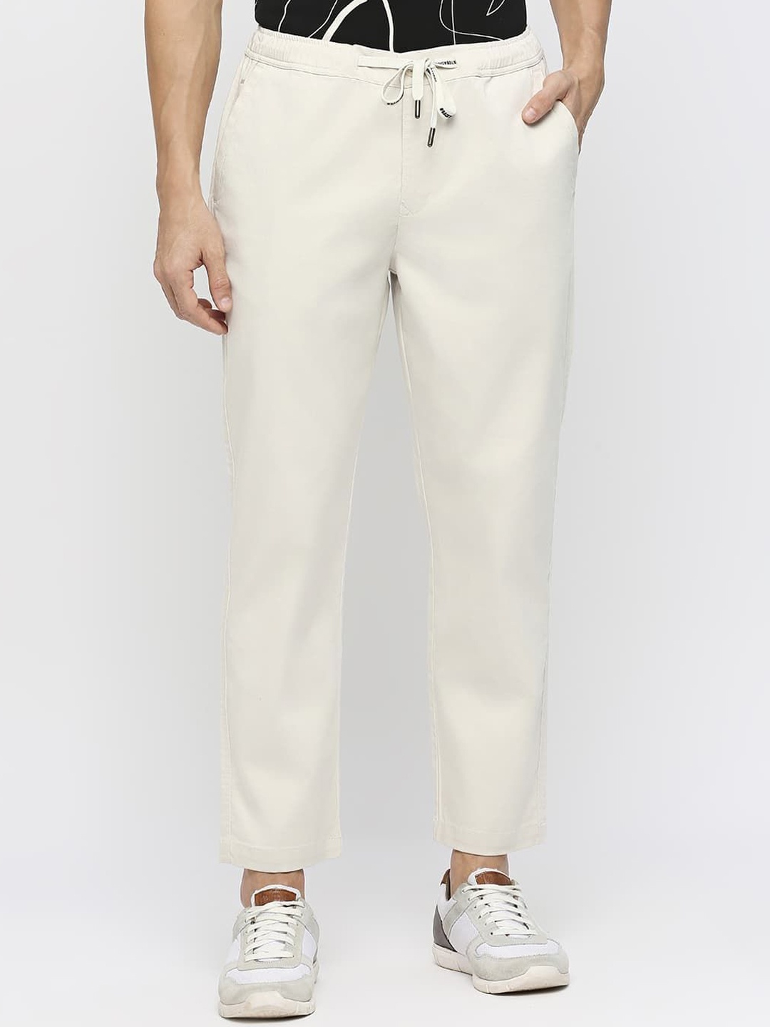 

Basics Men Relaxed Fit Trousers, Off white