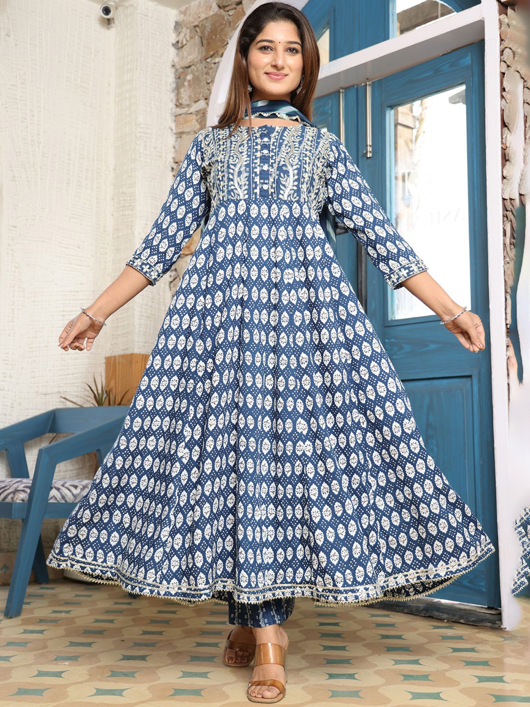 

VYKOO Floral Printed Thread Work Anarkali Kurta With Trousers & Dupatta, Blue
