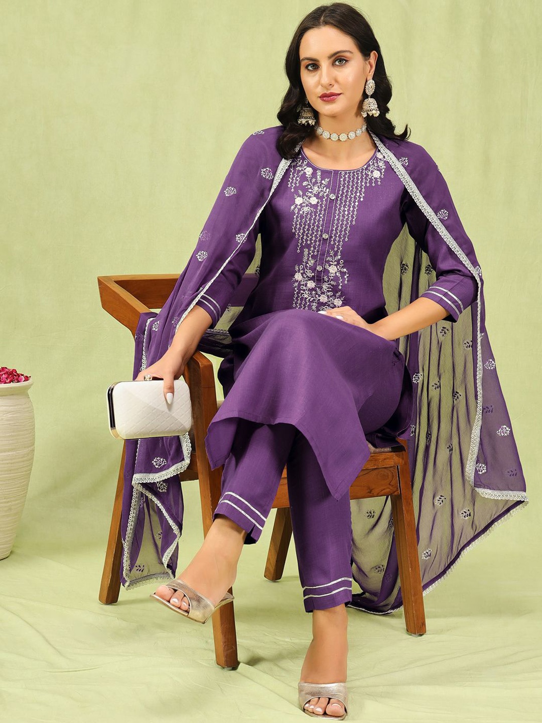 

VredeVogel Floral Embroidered Straight Kurta & Trousers With Dupatta, Lavender