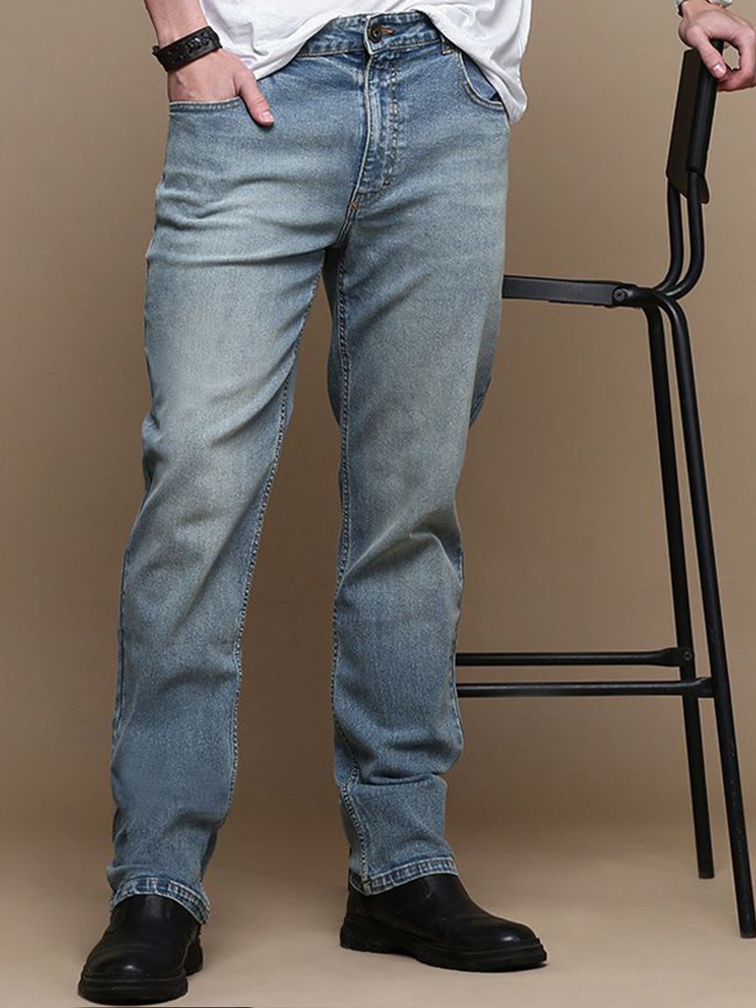 

The Roadster Lifestyle Co Men Mid-Rise Light Faded Jeans, Blue