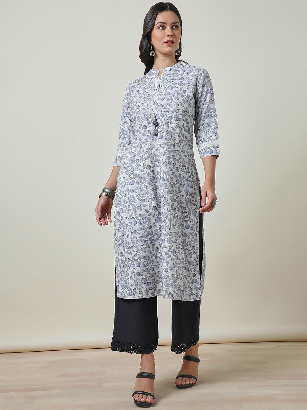 

Soch Floral Printed Mandarin Collar Straight Kurta, Off white